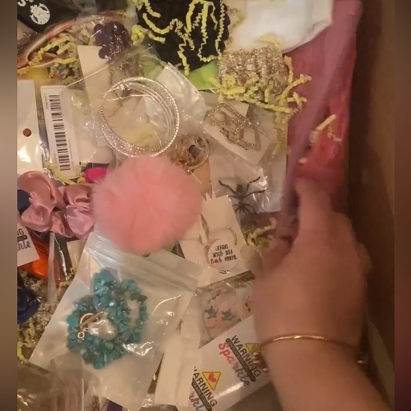 Mystery Scoops!! 8-10 NWT items guaranteed. More bids more scoops. - Picture 6 of 8